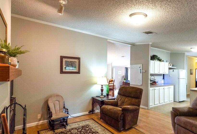 Lakefront Many Vacation Home W/ Kayaks!