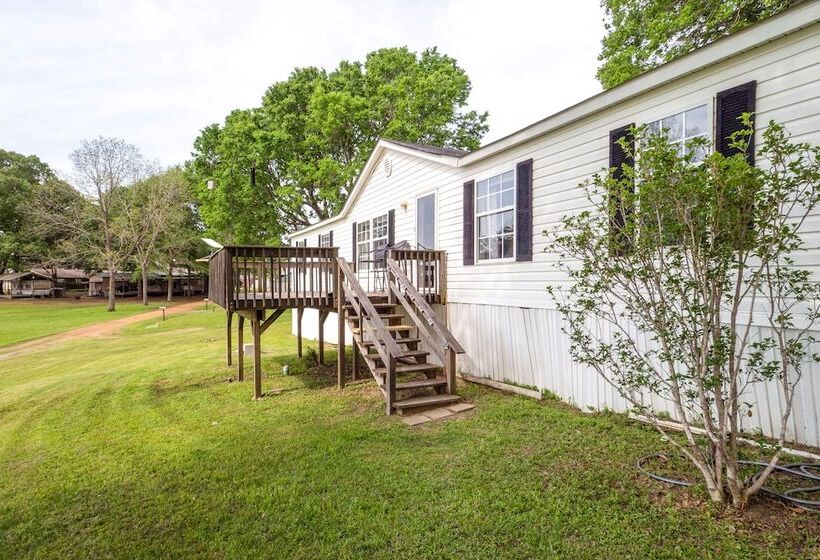 Lakefront Many Vacation Home W/ Kayaks!