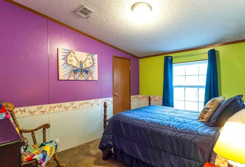 Lakefront Many Vacation Home W/ Kayaks!