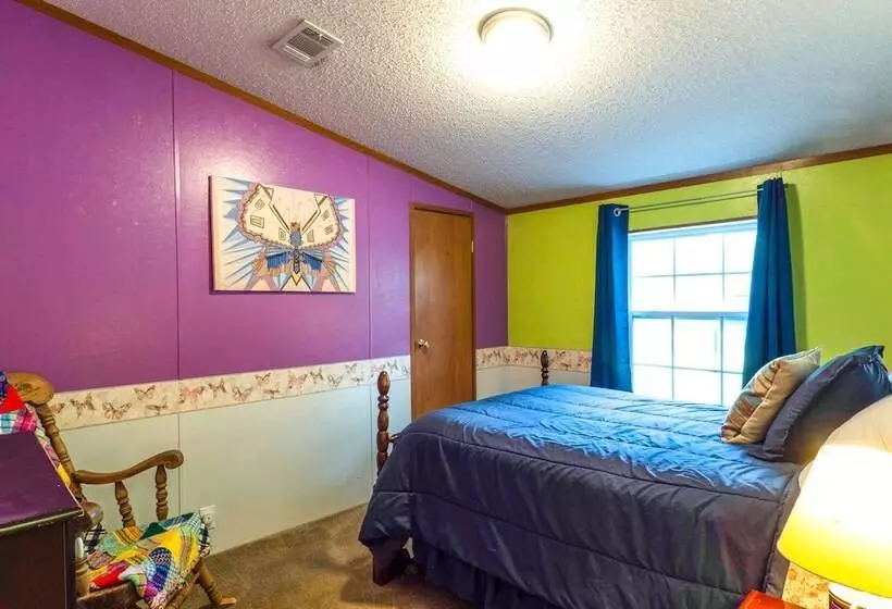 Lakefront Many Vacation Home W/ Kayaks!