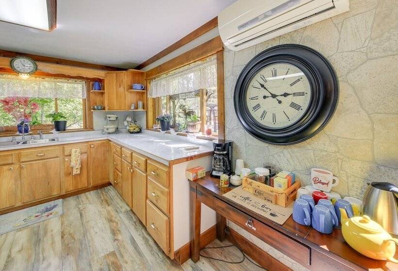 Libby Home W/ Mountain Views: Gazebo & Fire Pit!