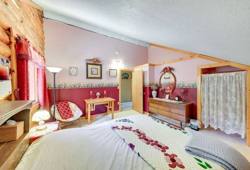 Libby Home W/ Mountain Views: Gazebo & Fire Pit!