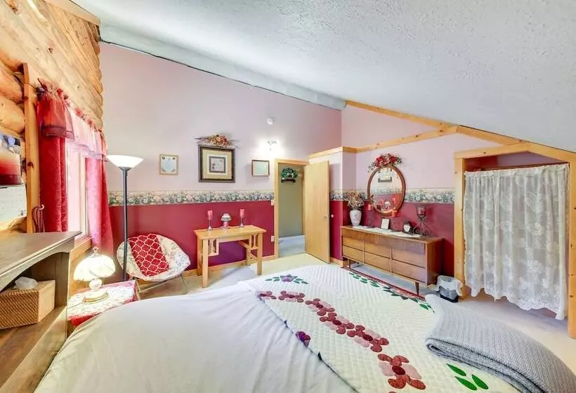 Libby Home W/ Mountain Views: Gazebo & Fire Pit!