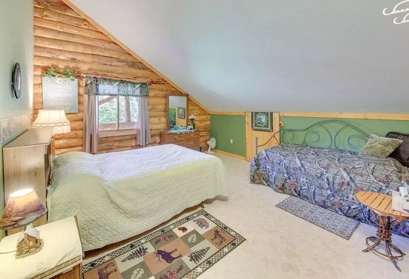 Libby Home W/ Mountain Views: Gazebo & Fire Pit!