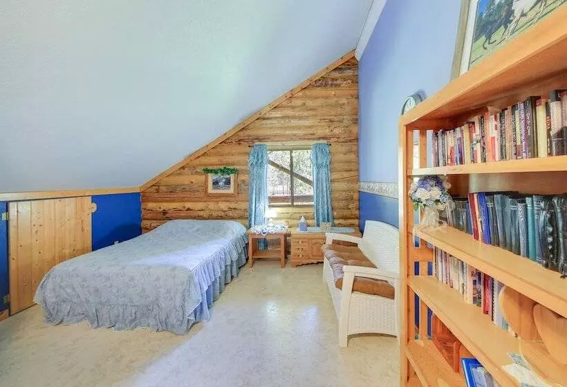 Libby Home W/ Mountain Views: Gazebo & Fire Pit!