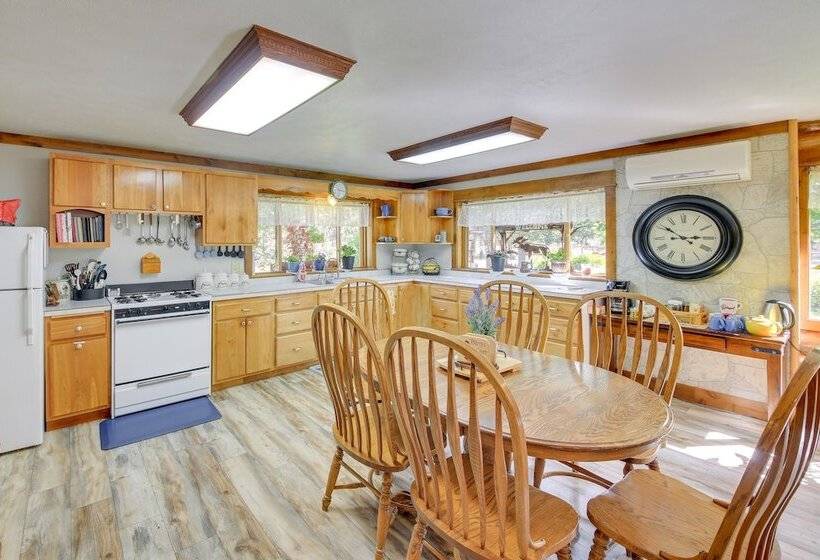 Libby Home W/ Mountain Views: Gazebo & Fire Pit!