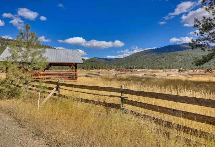 Libby Home W/ Mountain Views: Gazebo & Fire Pit!