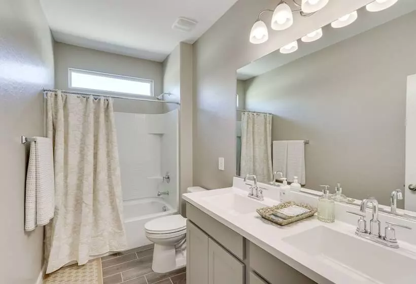 Maricopa Home W/ Yard   1 Mi To Harrahs Casino!