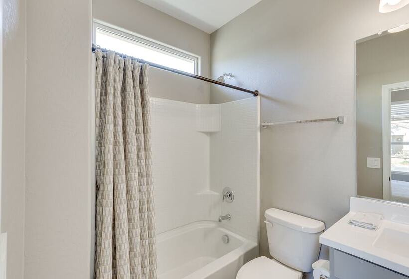 Maricopa Home W/ Yard 1 Mi To Harrahs Casino!