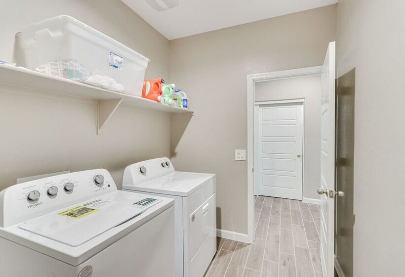 Maricopa Home W/ Yard 1 Mi To Harrahs Casino!