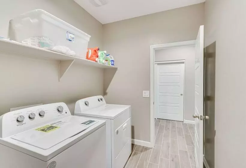 Maricopa Home W/ Yard   1 Mi To Harrahs Casino!