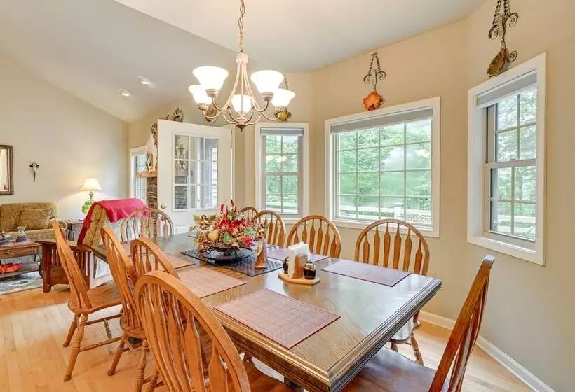 Peaceful Franklin Mountain Retreat W/ Deck