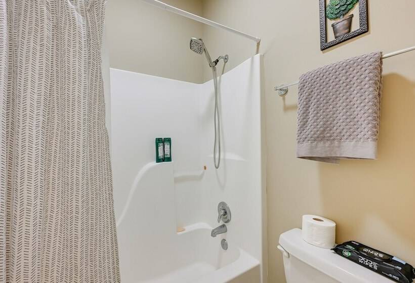 Peaceful Franklin Mountain Retreat W/ Deck