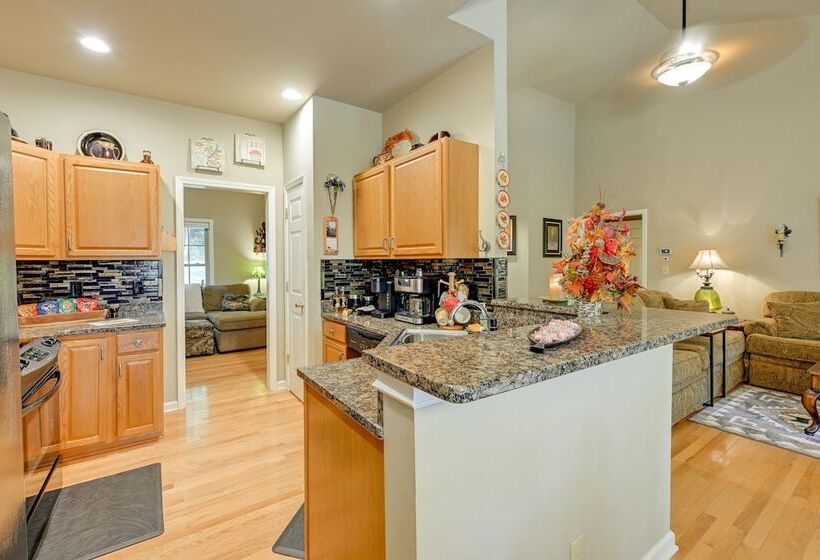 Peaceful Franklin Mountain Retreat W/ Deck