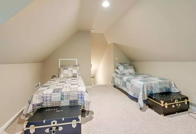 Peaceful Franklin Mountain Retreat W/ Deck