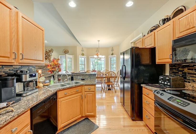 Peaceful Franklin Mountain Retreat W/ Deck