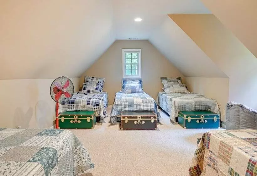 Peaceful Franklin Mountain Retreat W/ Deck