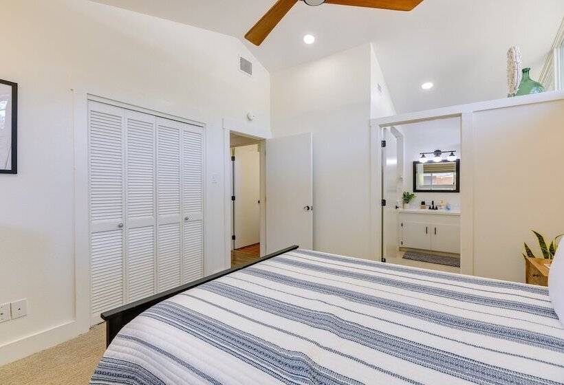 Pet Friendly Rockport Escape: 2 Mi To Beach!