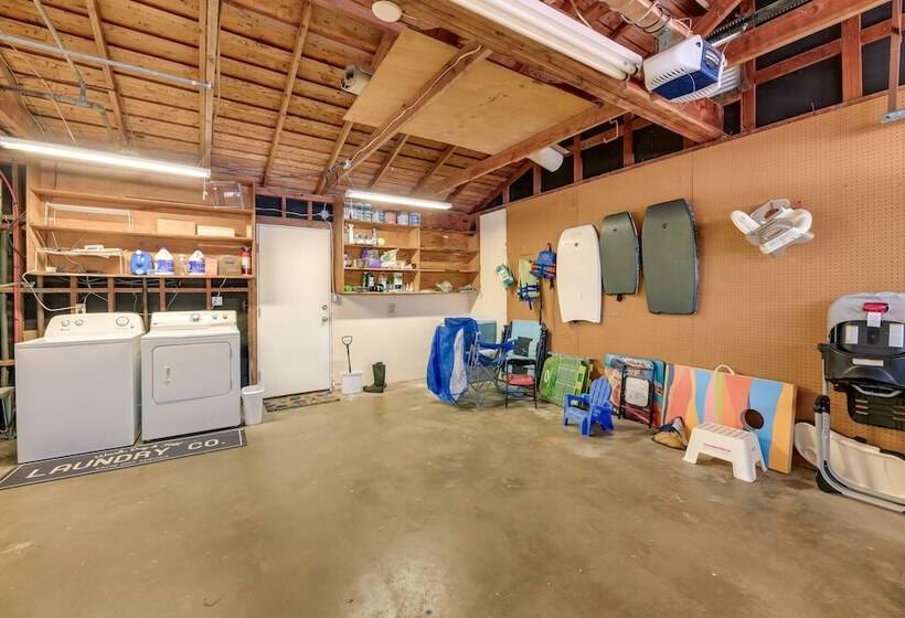 Pet Friendly Rockport Escape: 2 Mi To Beach!