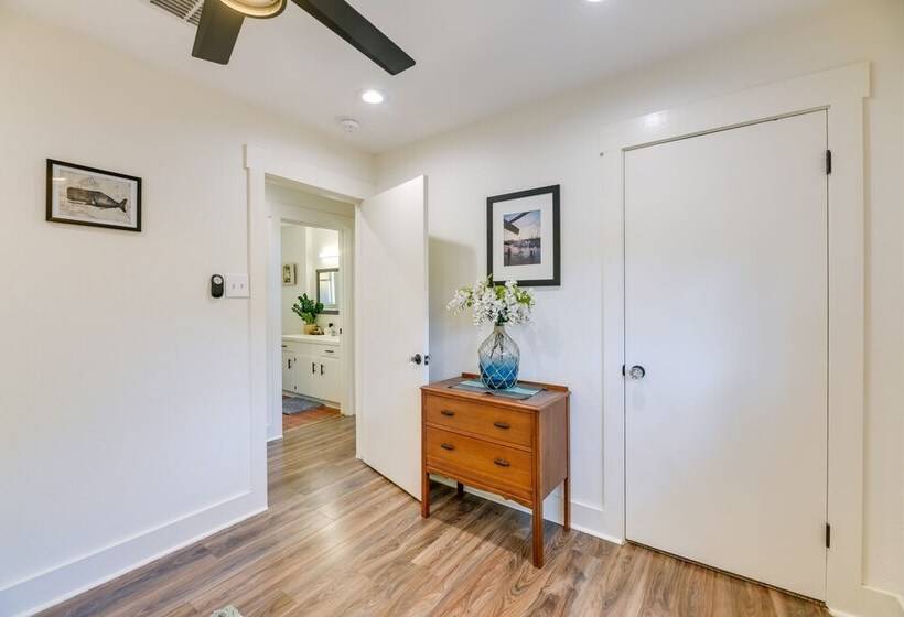 Pet Friendly Rockport Escape: 2 Mi To Beach!