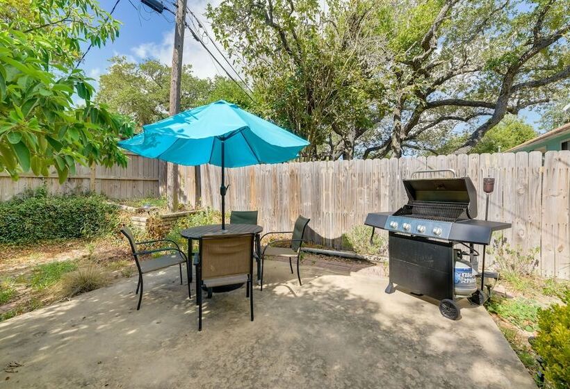 Pet Friendly Rockport Escape: 2 Mi To Beach!