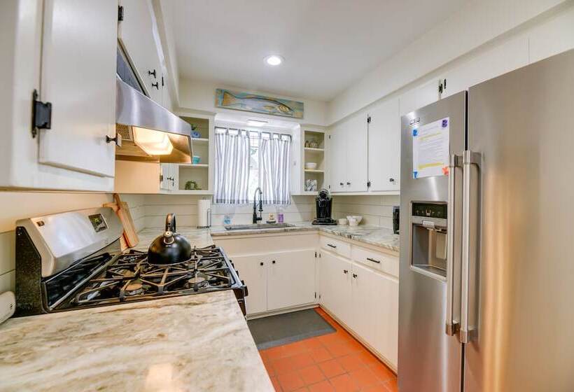 Pet Friendly Rockport Escape: 2 Mi To Beach!