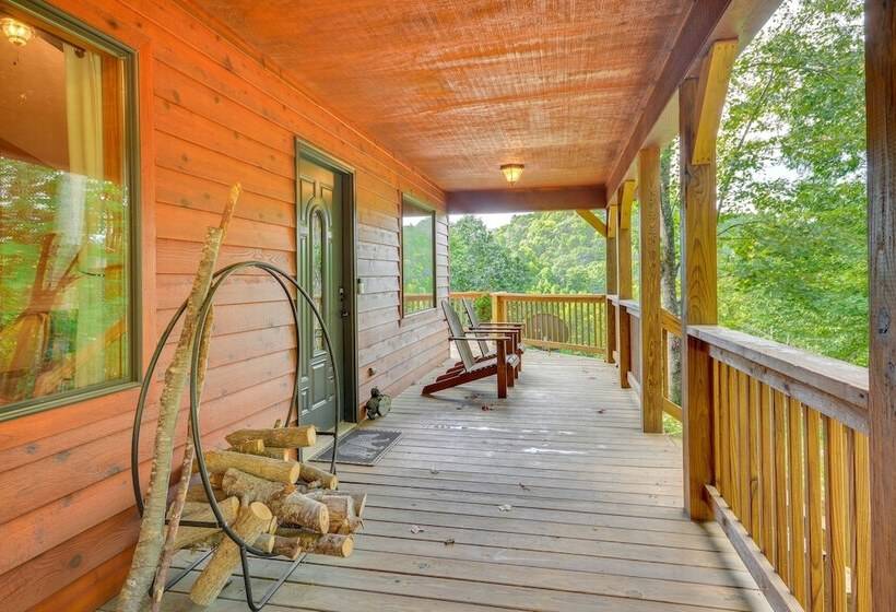 Mtn View + Fire Pit: Pet Friendly Woodlawn Cabin!