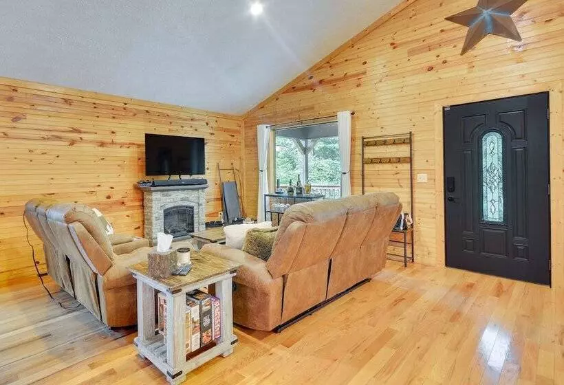 Mtn View + Fire Pit: Pet Friendly Woodlawn Cabin!