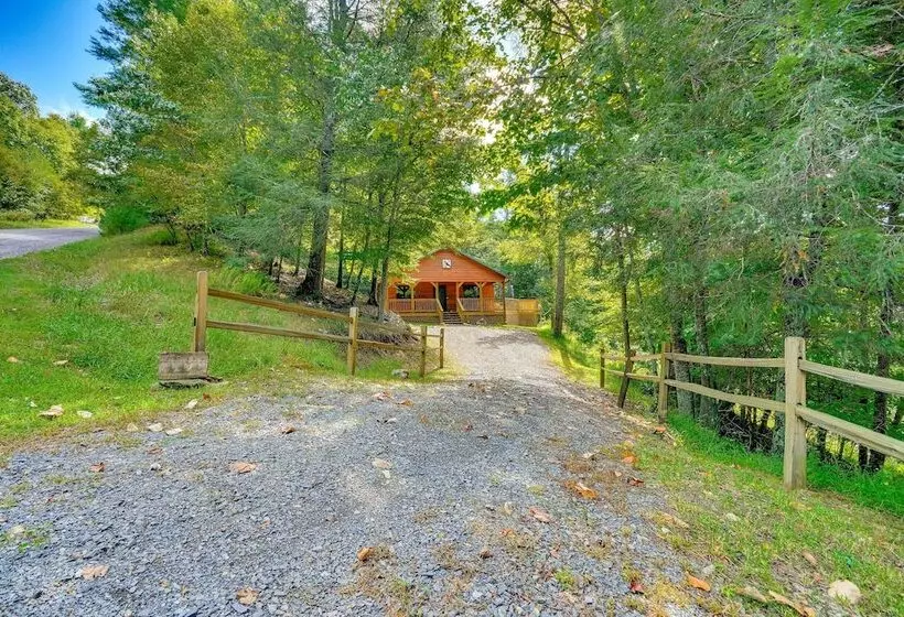 Mtn View + Fire Pit: Pet Friendly Woodlawn Cabin!