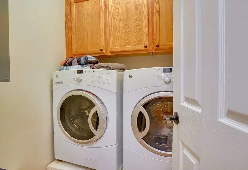 Mtn View + Fire Pit: Pet Friendly Woodlawn Cabin!