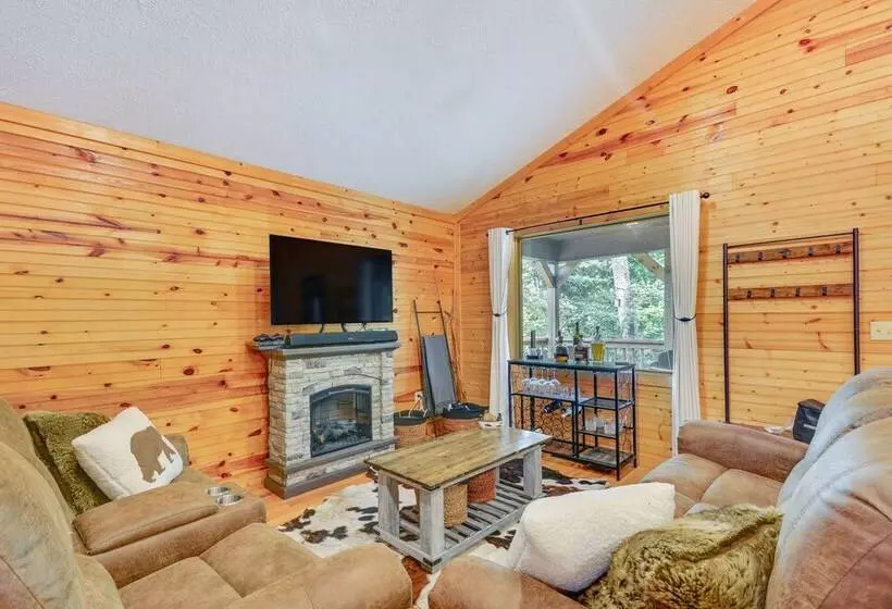 Mtn View + Fire Pit: Pet Friendly Woodlawn Cabin!