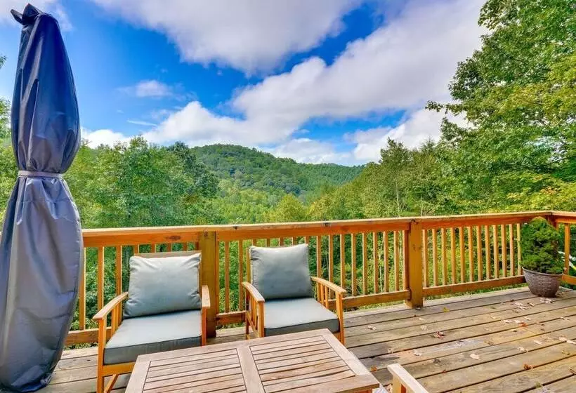 Mtn View + Fire Pit: Pet Friendly Woodlawn Cabin!