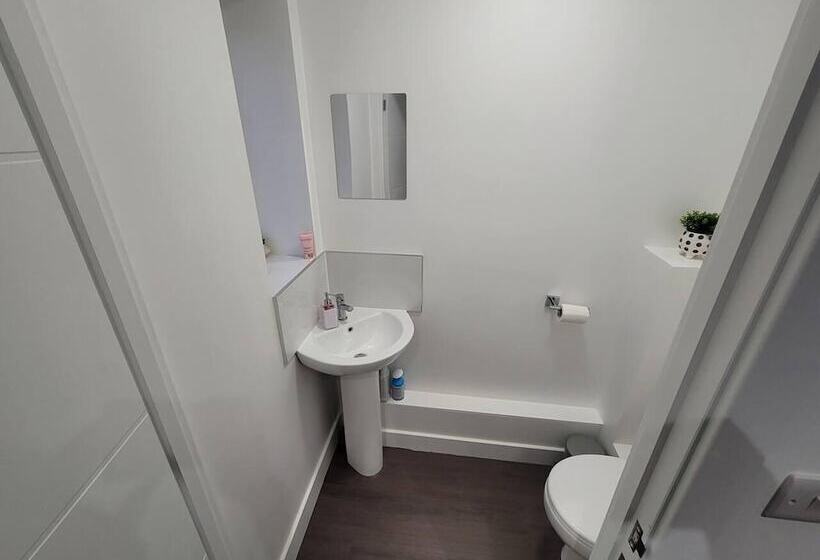 レジデンス Impeccable 2 Bed House In Milton Keynes