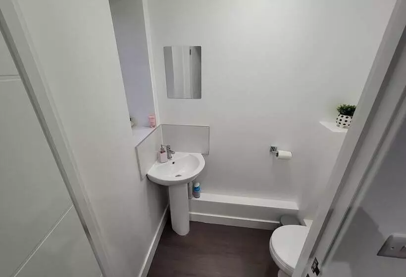 Residenssi Impeccable 2 Bed House In Milton Keynes