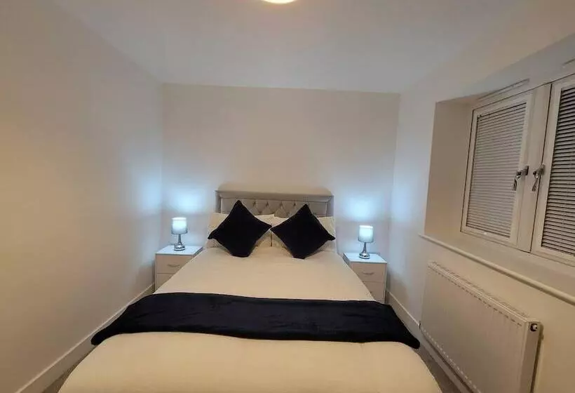 Residenssi Impeccable 2 Bed House In Milton Keynes