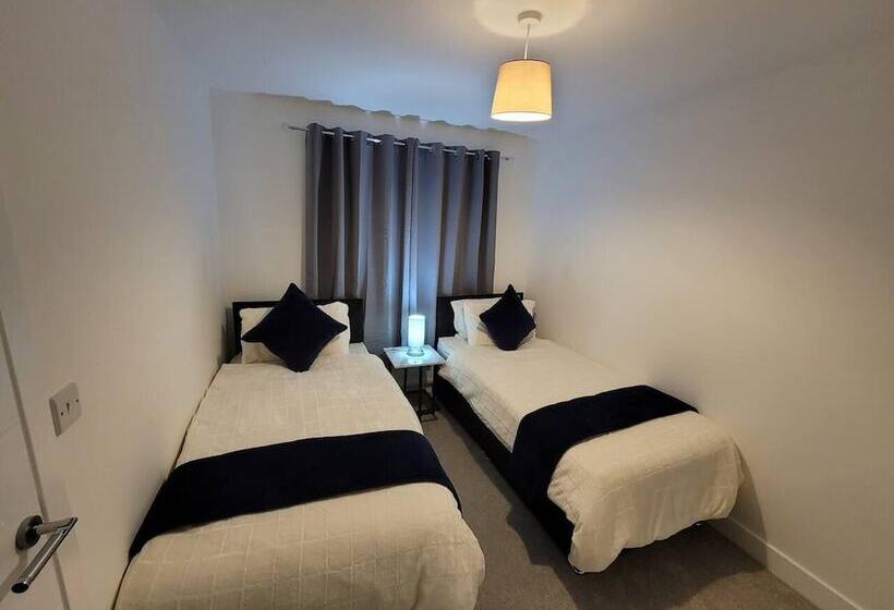 レジデンス Impeccable 2 Bed House In Milton Keynes