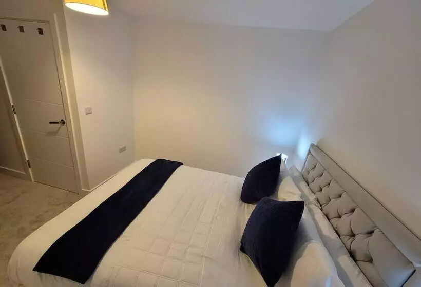 Residenssi Impeccable 2 Bed House In Milton Keynes