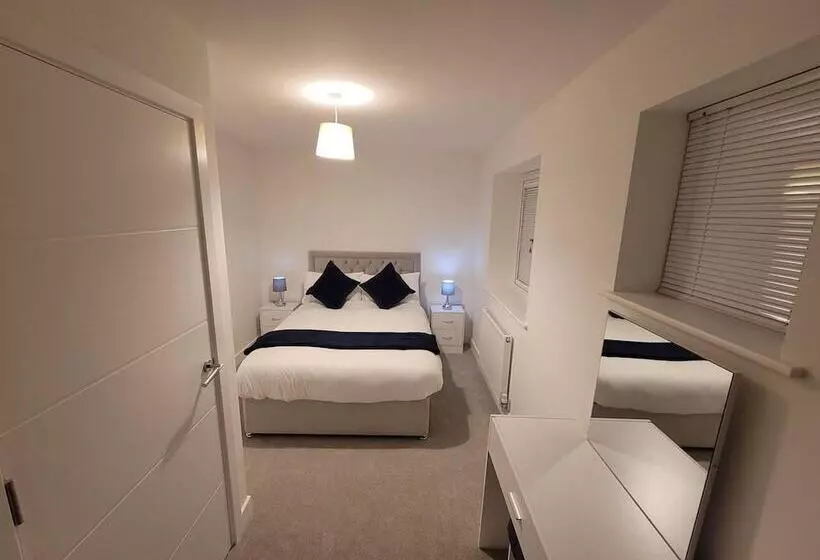 Residenssi Impeccable 2 Bed House In Milton Keynes