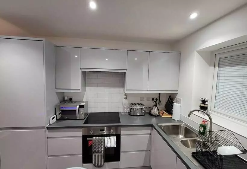 Residenssi Impeccable 2 Bed House In Milton Keynes