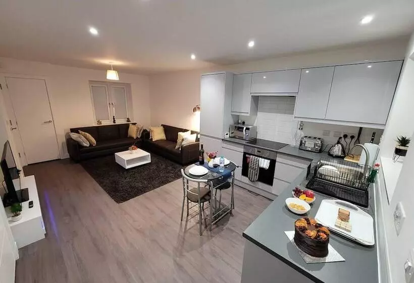 Residenssi Impeccable 2 Bed House In Milton Keynes