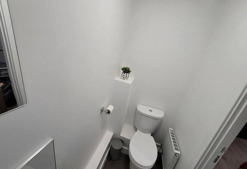 レジデンス Impeccable 2 Bed House In Milton Keynes
