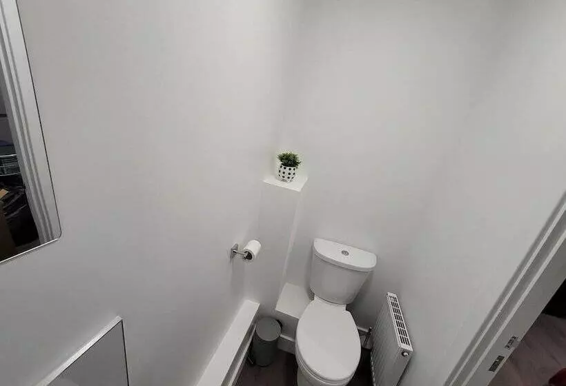 Residenssi Impeccable 2 Bed House In Milton Keynes