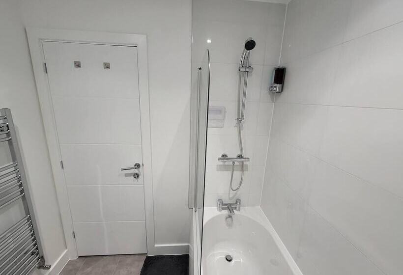 レジデンス Impeccable 2 Bed House In Milton Keynes