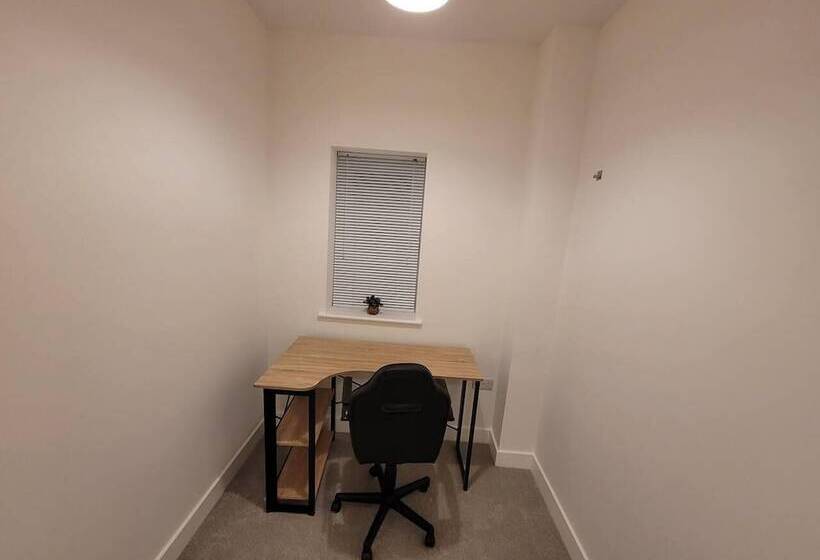 レジデンス Impeccable 2 Bed House In Milton Keynes