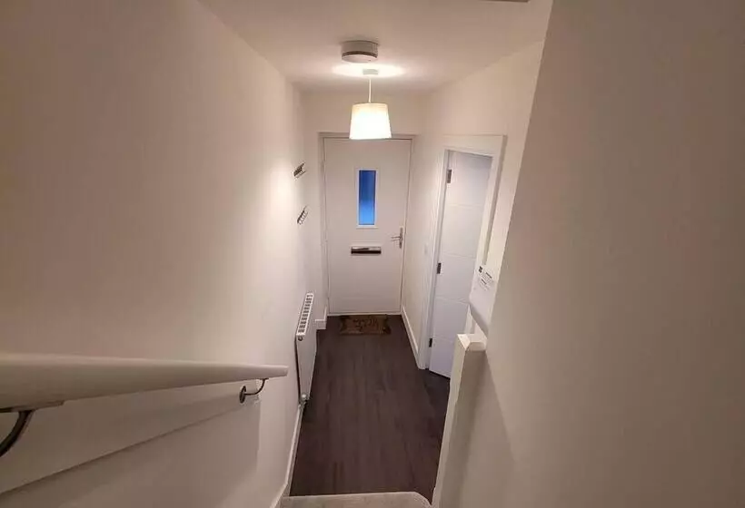 Residenssi Impeccable 2 Bed House In Milton Keynes