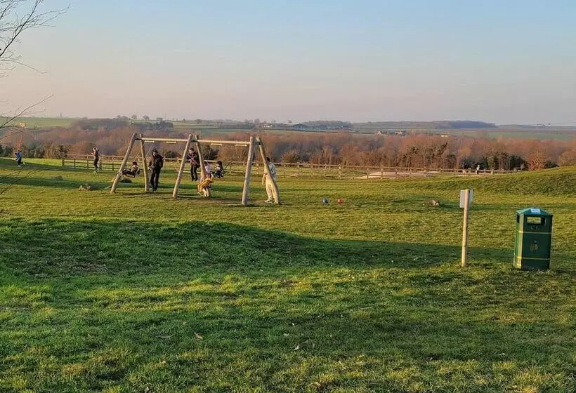 Residenssi Impeccable 2 Bed House In Milton Keynes