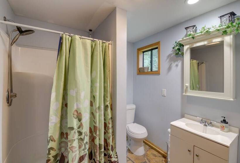 Riverfront Briceville Cabin W/ Patio & Fire Pit!