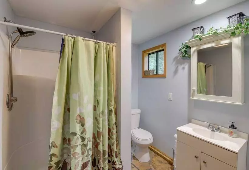 Riverfront Briceville Cabin W/ Patio & Fire Pit!