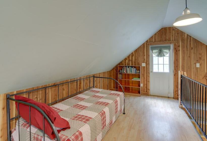 Riverfront Briceville Cabin W/ Patio & Fire Pit!