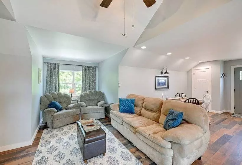 Scenic Bryson City Retreat W/ Direct Lake Access!